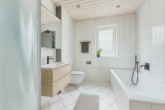 Vermietete 3-Zimmer-Erdgeschosswohnung mit Terrasse und großem Garten - Bad