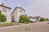 Vermietete 3-Zimmer-Erdgeschosswohnung mit Terrasse und großem Garten - Straßenansicht