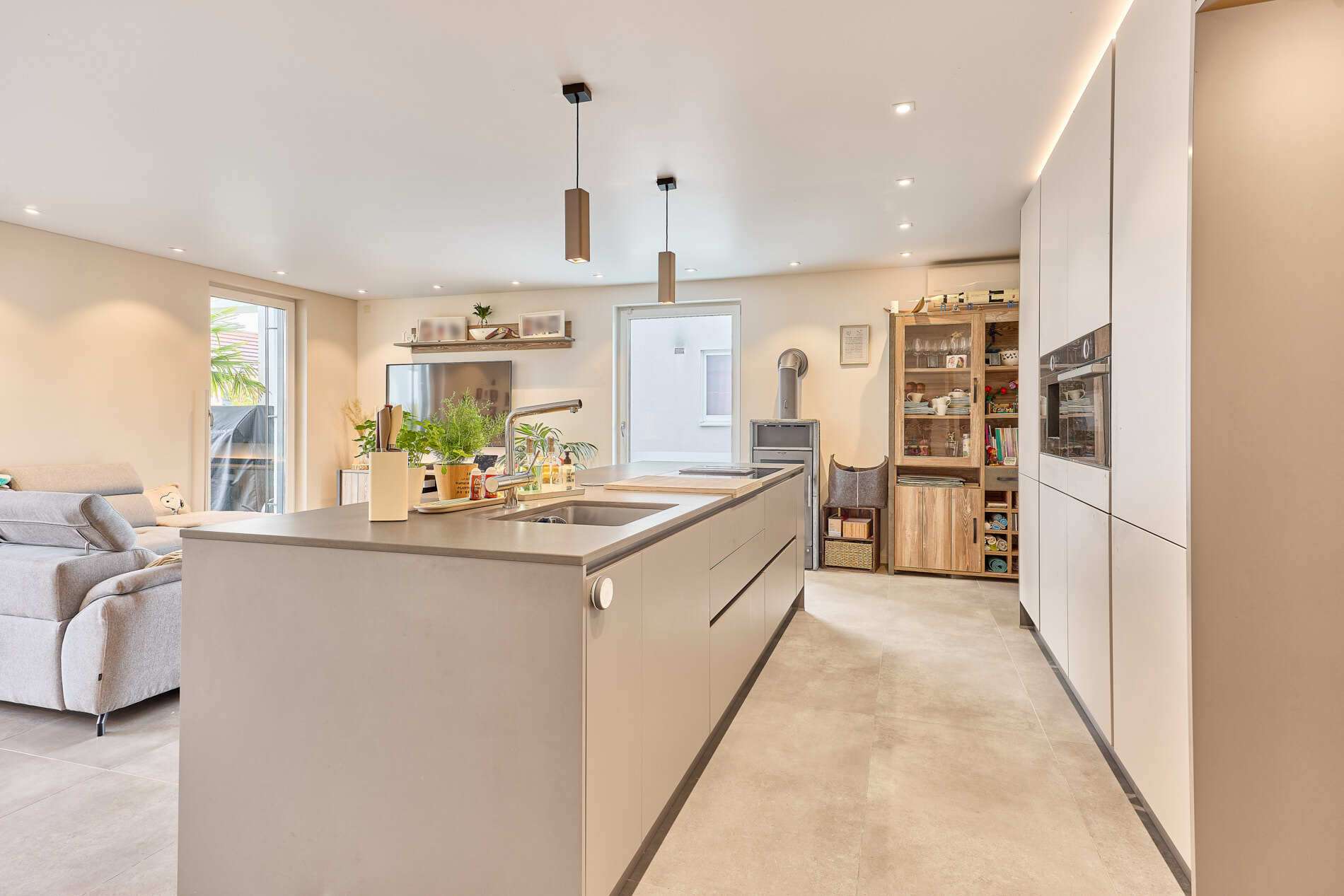 Eleganz trifft Geborgenheit: exklusive Maisonette mit Kamin & Loggia, 67454 Haßloch, Etagenwohnung