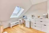 Eleganz trifft Geborgenheit: exklusive Maisonette mit Kamin & Loggia - Schlafzimmer