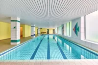 4-Zimmer-Penthousewohnung mit großzügiger Dachterrasse & traumhaftem Blick über die Weinberge - Schwimmbad