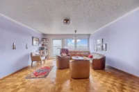 4-Zimmer-Penthousewohnung mit großzügiger Dachterrasse & traumhaftem Blick über die Weinberge - Wohnzimmer