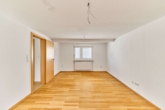 Einladendes Familiendomizil mit beeindruckendem Dachausbau & weitläufigem Garten - Wohnzimmer
