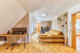 Hochwertiges Zuhause mit Einliegerwohnung & Traumgarten nahe Innenstadt - Wohnzimmer OG