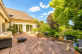 Hochwertiges Zuhause mit Einliegerwohnung & Traumgarten nahe Innenstadt - Terrasse