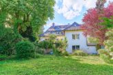 Hochwertiges Zuhause mit Einliegerwohnung & Traumgarten nahe Innenstadt - Gartenansicht