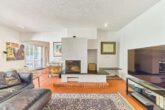 Hochwertiges Zuhause mit Einliegerwohnung & Traumgarten nahe Innenstadt - Wohnzimmer
