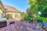 Hochwertiges Zuhause mit Einliegerwohnung & Traumgarten nahe Innenstadt - Terrasse