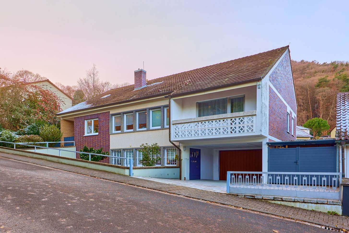 Exklusiv saniertes Traumzuhause in begehrter Weinberglage – ideal für Familien und Generationen, 67434 Neustadt an der Weinstraße, Einfamilienhaus