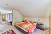 Großzügiges Zuhause mit Wintergarten, weitläufigem Außenbereich & Einliegerwohnung - Schlafzimmer