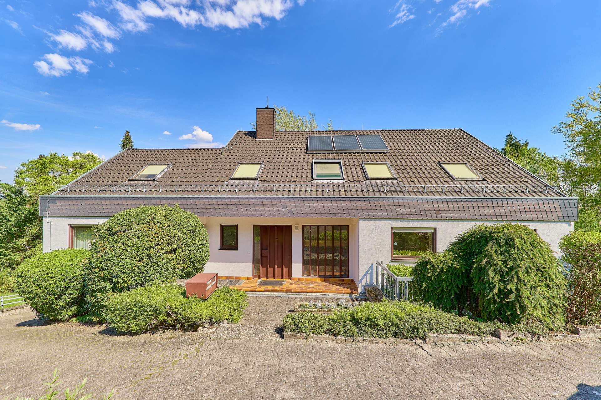 Großzügiges Zuhause mit Wintergarten, weitläufigem Außenbereich & Einliegerwohnung, 67435 Neustadt an der Weinstraße, Einfamilienhaus