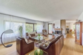 Großzügiges Zuhause mit Wintergarten, weitläufigem Außenbereich & Einliegerwohnung - Wohnzimmer