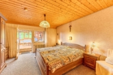 Großzügiges Einfamilienhaus mit Wintergarten in naturnaher Lage - Schlafzimmer