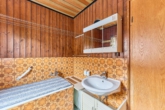 Großzügiges Einfamilienhaus mit Wintergarten in naturnaher Lage - Badezimmer