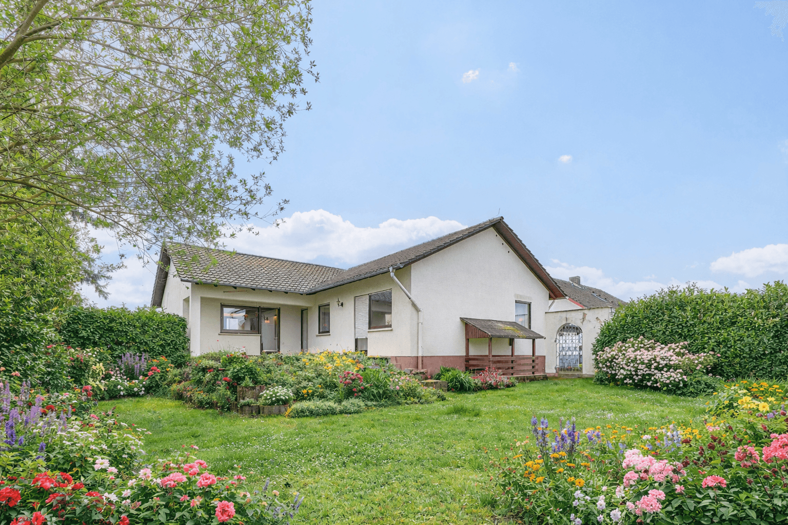 Winkelbungalow in idyllischer Lage mit viel Licht & Raum für individuelle Gestaltung, 67361 Freisbach, Bungalow
