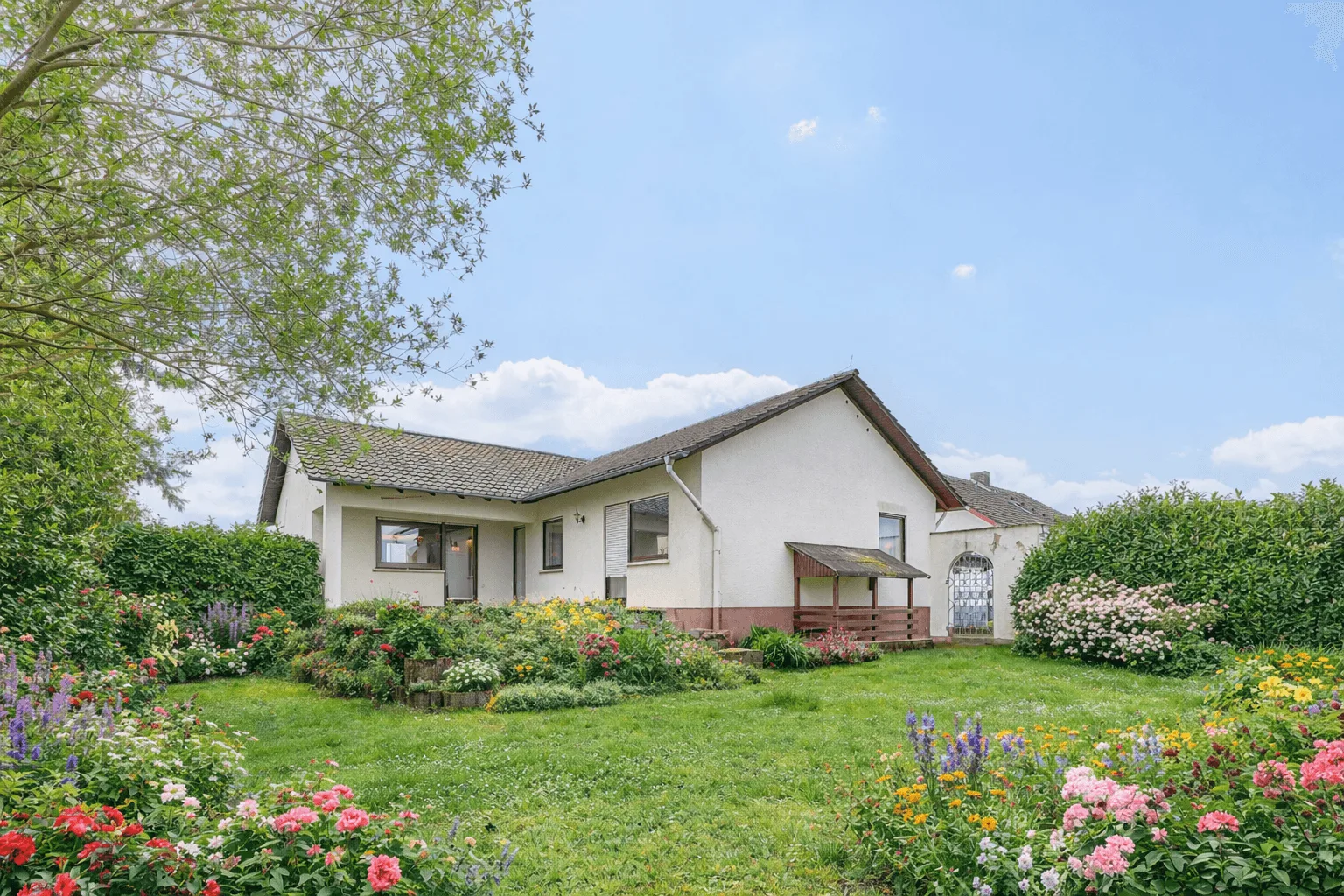 Winkelbungalow in idyllischer Lage mit viel Licht & Raum für individuelle Gestaltung, 67361 Freisbach, Bungalow