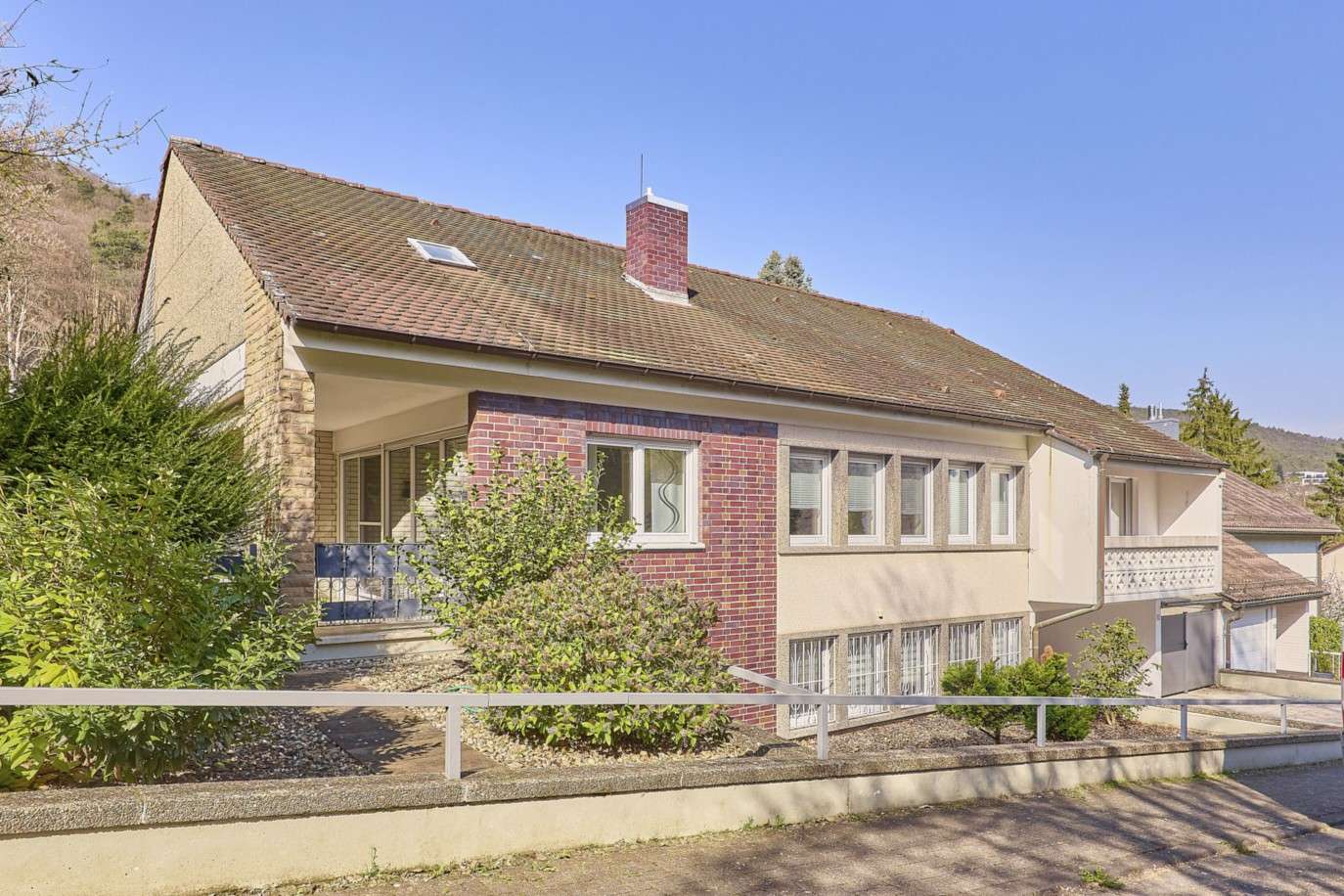 Exklusiv saniertes Traumzuhause in begehrter Lage – ideal für Familien und Generationen, 67434 Neustadt an der Weinstraße, Einfamilienhaus