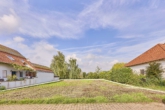 Baugrundstück zur Verwirklichung Ihrer Träume - ideal für einen Bungalow in schöner Feldrandlage - Frontansicht