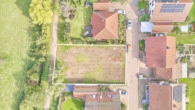 Baugrundstück zur Verwirklichung Ihrer Träume - ideal für einen Bungalow in schöner Feldrandlage - Luftaufnahme