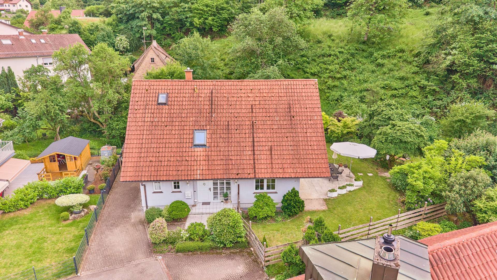 Einfamilienhaus in idyllischer Waldrandlage mit schönem Wohnambiente & traumhaftem Garten, 69469 Weinheim, Einfamilienhaus