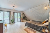 Einfamilienhaus in idyllischer Waldrandlage mit schönem Wohnambiente & traumhaftem Garten - Schlafzimmer