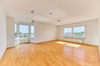 Barrierearme 3-Zimmer-Wohnung mit Balkon und Stellplatz - Wohn- und Esszimmer