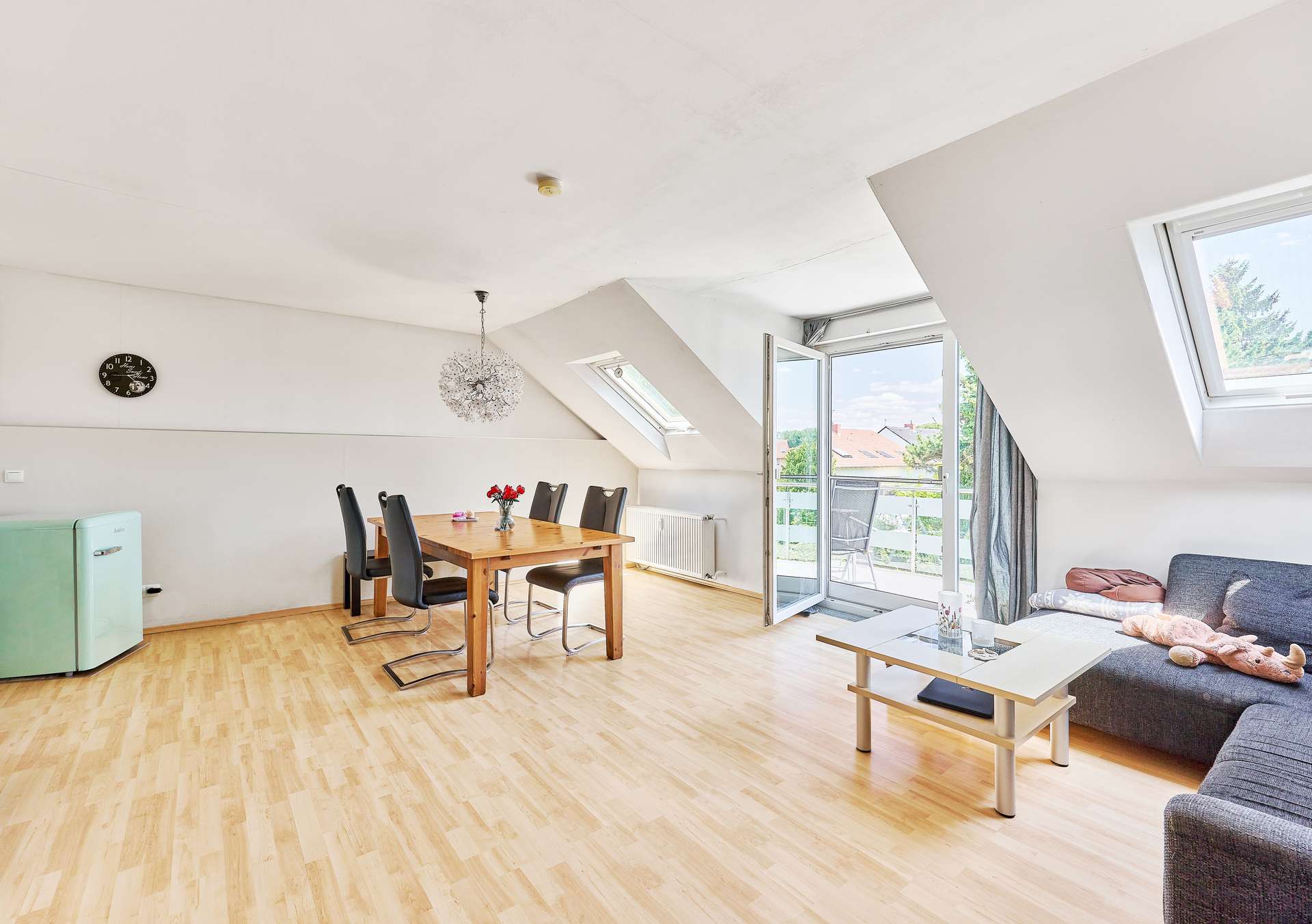 Moderne & helle 4-Zimmer-Wohnung mit kompakter Raumaufteilung & Balkon, 67122 Altrip, Dachgeschosswohnung
