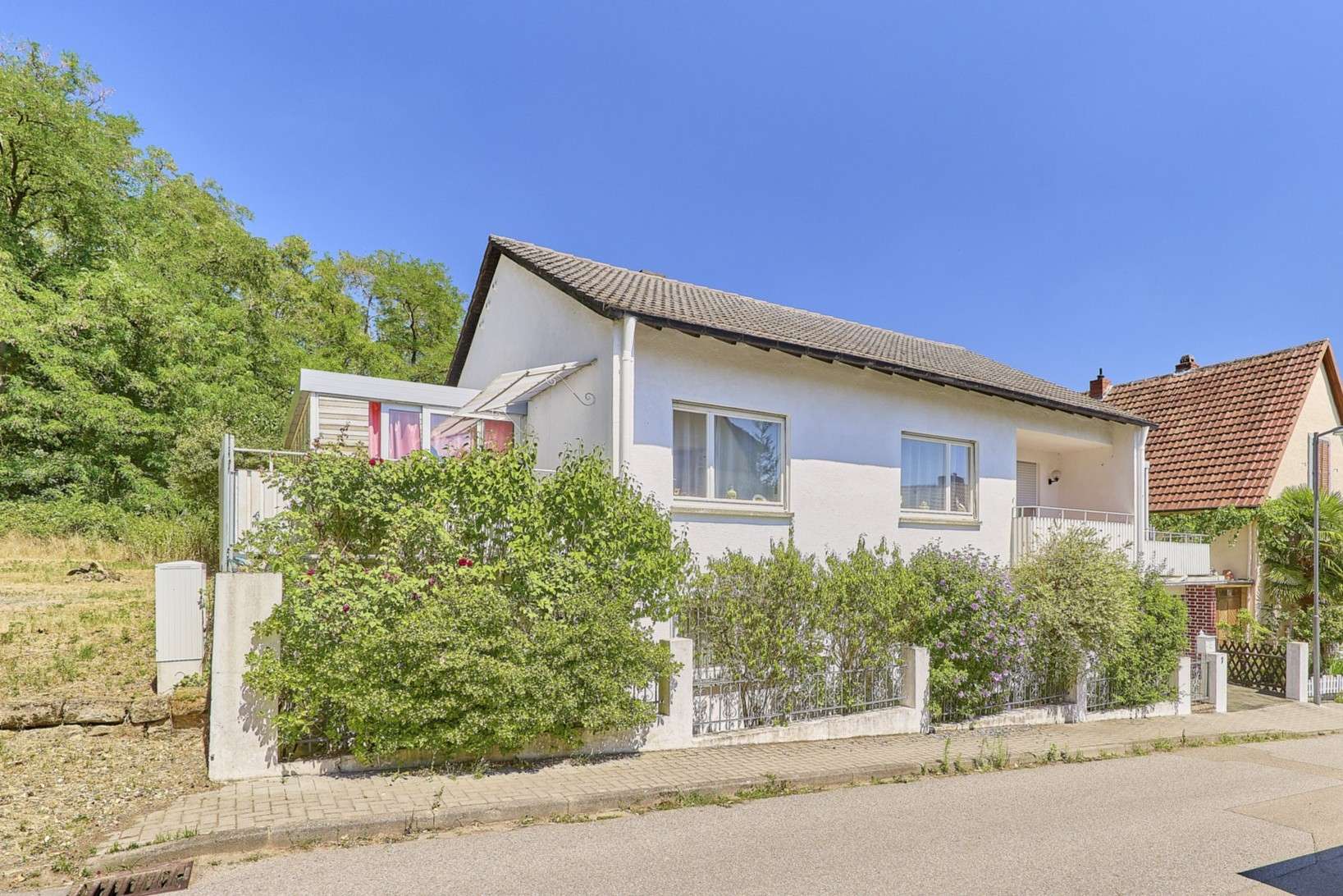 Absolute Ruhe am Waldrand – großzügiges Familienhaus mit erholsamen Außenbereich, 67435 Neustadt an der Weinstraße, Einfamilienhaus