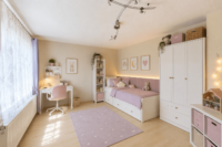 Absolute Ruhe am Waldrand – großzügiges Familienhaus mit erholsamen Außenbereich - Zimmer (digitales Staging)