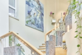 Exklusive Luxusresidenz mit Privatpark, eigenem Spa und höchstem Wohnkomfort - Treppenaufgang