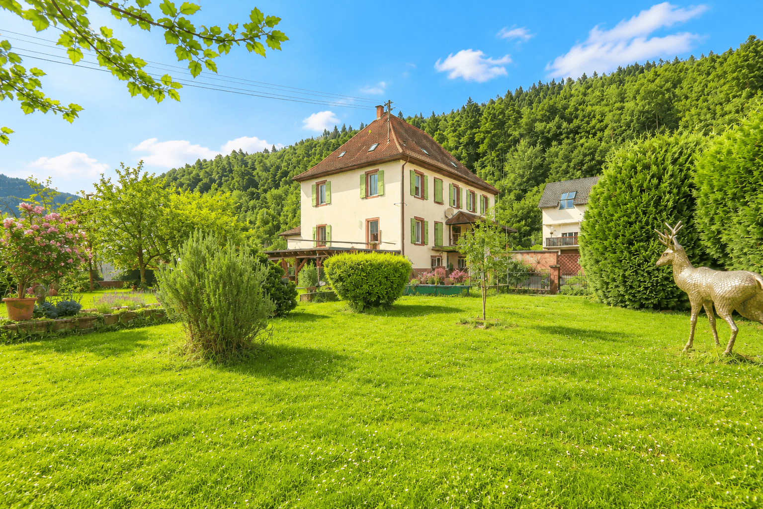 Einzigartiges Anwesen mit vielseitigen Nutzungsmöglichkeiten in idyllischer Waldrandlage, 76857 Eußerthal, Einfamilienhaus