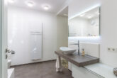 Moderne, barrierefreie 4-Zimmer-Wohnung mit Loggia im beliebten Lachen-Speyerdorf - Badezimmer