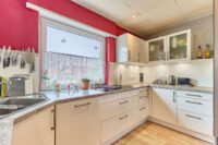 Modernisiertes Zweifamilienhaus mit separatem Lager in toller Weinberglage - Küche