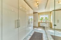 Modernisiertes Zweifamilienhaus mit separatem Lager in toller Weinberglage - Ankleidezimmer