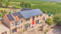Modernisiertes Zweifamilienhaus mit separatem Lager in toller Weinberglage - Außenansicht