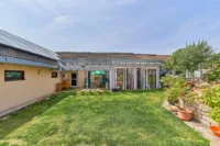 Modernisiertes Einfamilienhaus mit Einliegerwohnung & separater Halle in attraktiver Weinberglage - Garten