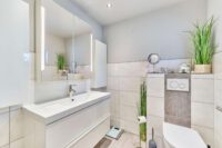 Modernisiertes Zweifamilienhaus mit separatem Lager in toller Weinberglage - WC