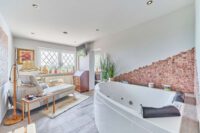 Modernisiertes Zweifamilienhaus mit separatem Lager in toller Weinberglage - Wellnessbereich