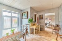 Modernisiertes Zweifamilienhaus mit separatem Lager in toller Weinberglage - Diele