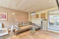 Wohnen mit Weitblick: Zweifamilienhaus in toller Weinberglage - Wohnzimmer