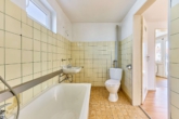 Einfamilienhaus mit weitläufigem Garten und privatem Innenhof - Badezimmer