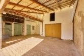 Einfamilienhaus mit weitläufigem Garten und privatem Innenhof - Garage
