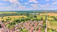 Ein Unikat in absoluter Bestlage, umgeben von unverbaubarer Natur - Drohnenaufnahme