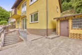 Großzügiges Einfamilienhaus am Waldrand mit Garage, Schuppen & Garten - Außenansicht + Schuppen