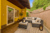 Großzügiges Einfamilienhaus am Waldrand mit Garage, Schuppen & Garten - Terrasse - digitales staging