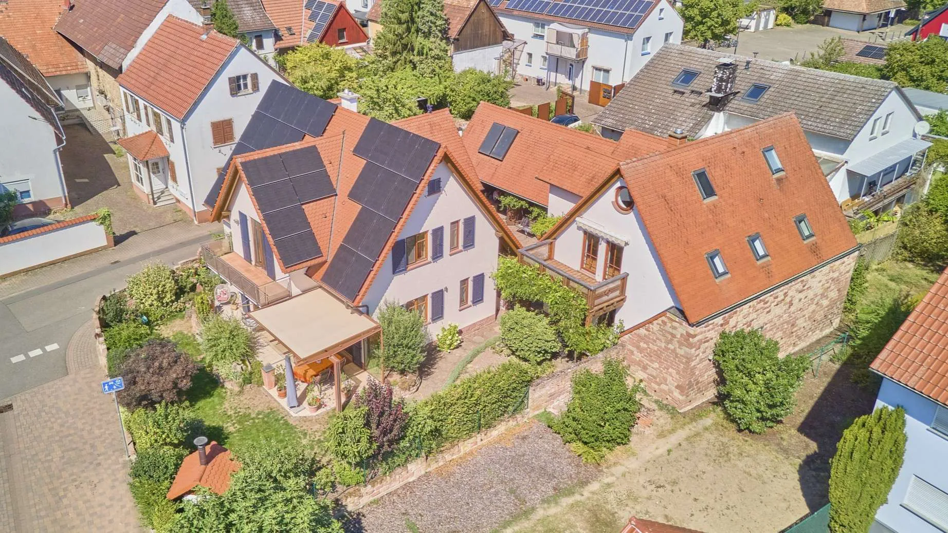 Wohnen mit besonderer Vielfalt – Hofanlage mit Haupthaus + 2 Einheiten zum Arbeiten oder Vermieten, 67377 Gommersheim, Haus