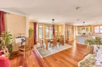 Wohnen mit besonderer Vielfalt – Hofanlage mit Haupthaus + 2 Einheiten zum Arbeiten oder Vermieten - Wohn- und Esszimmer