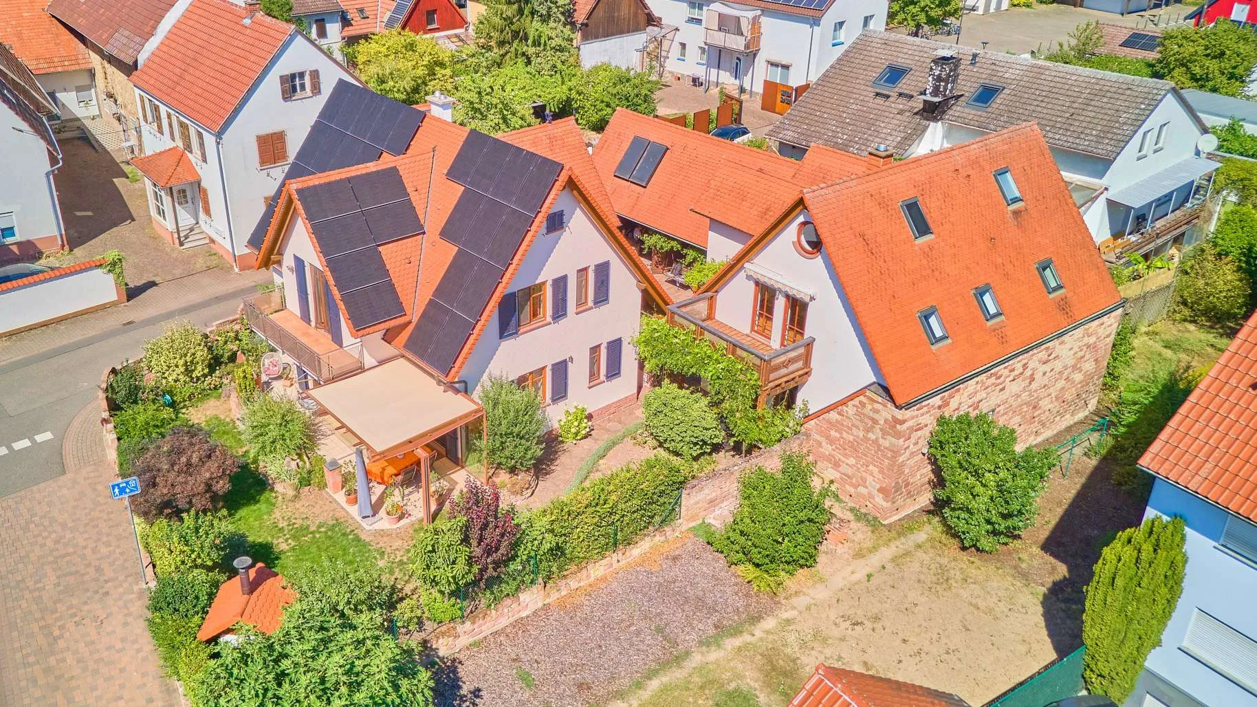 Wohnen mit besonderer Vielfalt – Hofanlage mit Haupthaus + 2 Einheiten zum Arbeiten oder Vermieten, 67377 Gommersheim, Haus