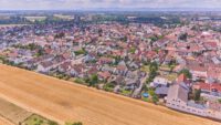 Wohnen mit Weitblick – großzügiges Zuhause mit außergewöhnlicher Aussicht über die Felder - Drohnenaufnahme