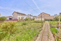 Wohnen mit Perspektive: Einfamilienhaus mit weiterem Baupotenzial - Garten